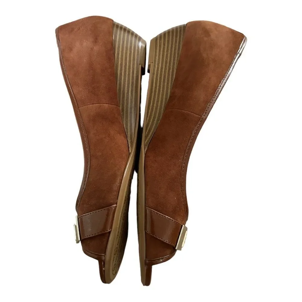Giani Bernini Women’s Suede Peep-Toe Wedge Pumps in the Size 9M